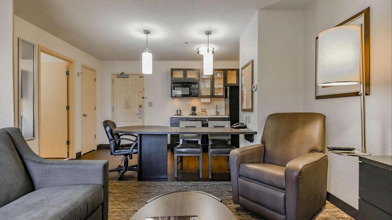 Sonesta Simply Suites Cleveland North Olmsted Airport Exterior foto