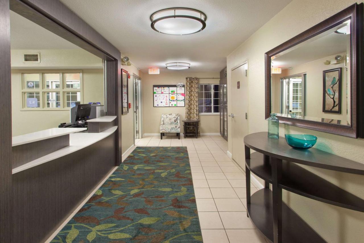 Sonesta Simply Suites Cleveland North Olmsted Airport Exterior foto