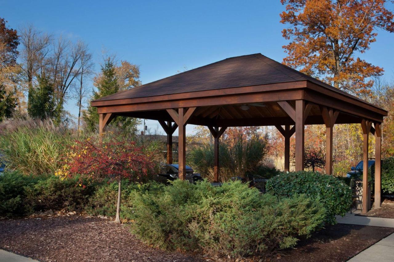 Sonesta Simply Suites Cleveland North Olmsted Airport Exterior foto